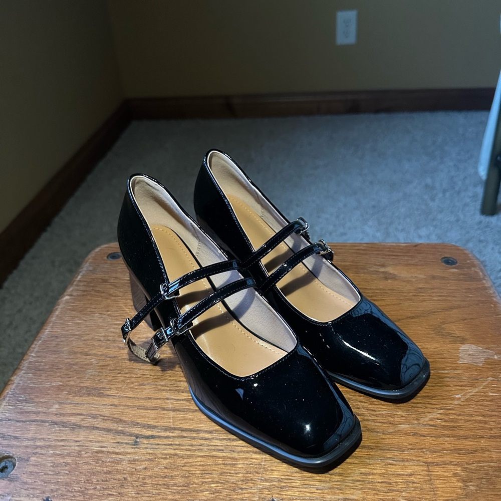 Elegant Black Patent Leather Mary Jane Shoes